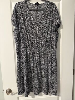 Lane Bryant Black and White Ditsy V-Neck Mini Dress